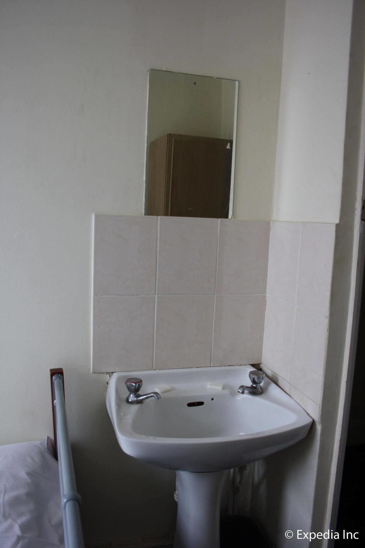 Daisy Hotel London Luaran gambar